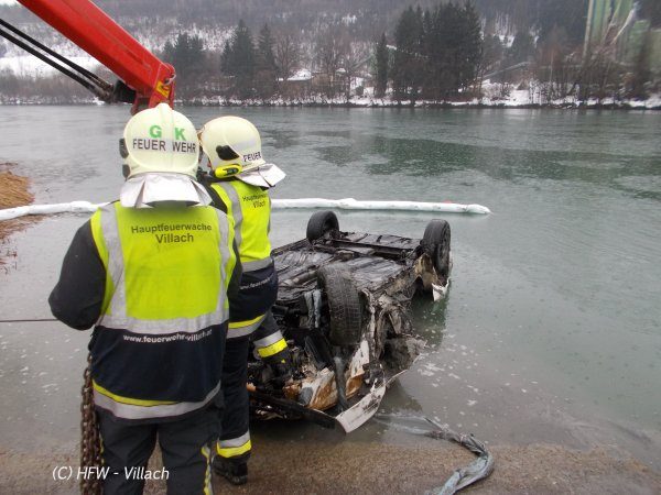 Taucher stießen auf Fahrzeugwrack (Bild 2)